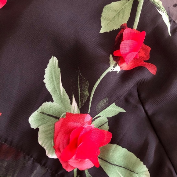 Black sleeveless dress with red roses - Picture 3 of 6